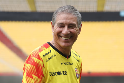 Ariel Holan fue anunciado en el estadio Monumental, tras la salida de Diego López