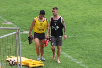 Damián Díaz (d) junto a Matías Oyola en un entrenamiento de Barcelona SC