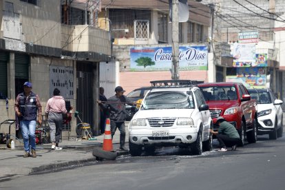 Las lavadoras no podrían ejercer esta actividad en las calles y veredas, según la AMC.