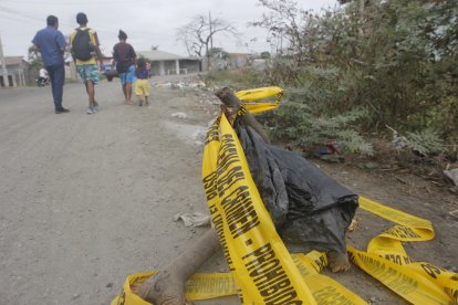 Este domingo aún había restos de cintas que se usaron para impedir el paso a los curiosos. Familiares fueron a ver a parientes baleados.