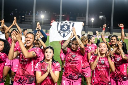 El festejo de las Dragonas tras clasificar a las semifinales de la Copa Libertadores.