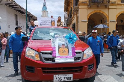 Los vecinos y familiares de Enrique Ortiz, localizado sin vida, protestaron exigiendo justicia.