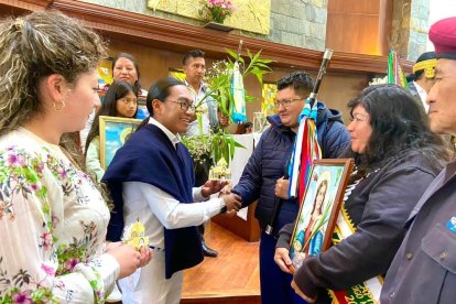 Con cuadro de Santa Lucía, sus devotos participan de los actos tradicionales.
