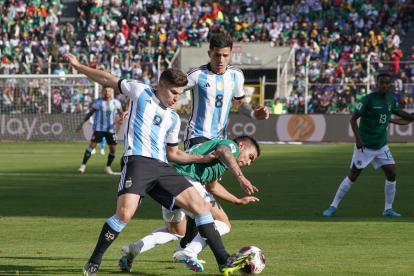 Argentina venció 3-0 a Bolivia en el Hernando Siles de La Paz