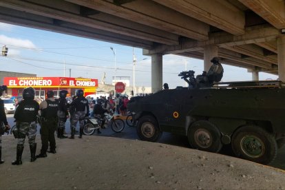 Agentes de la Policía en Manta.