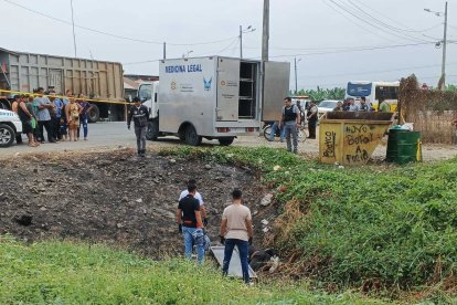 La Policía realizó el levantamiento del cuerpo para el análisis correspondiente.
