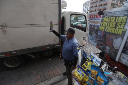 Patricio Muñiz lleva más de cuatro décadas laborando como voceador de Diario EXTRA