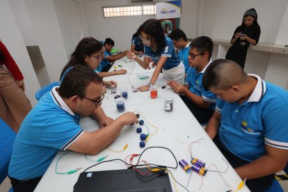 Un total de 39 jóvenes de primero, segundo y tercero de bachillerato son los que reciben las clases.