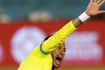 Neymar llorando por su regreso al fútbol.