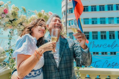 Marcela Aguiñaga, prefecta del Guayas dio el sí a su prometido.