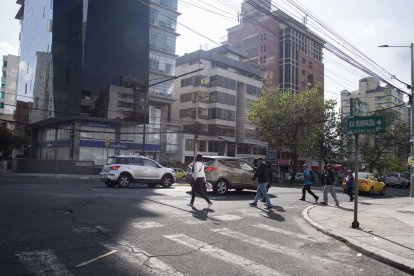En esta intersección de la avenida De la República y calle Rumipamba, en Quito, se presenta más de un problema, según ciudadanos.