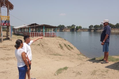 Los pobladores están consternados por la muerte del niño en una de sus playas.