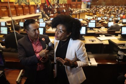 Paola Cabezas dio detalles a la prensa sobre el juicio político.