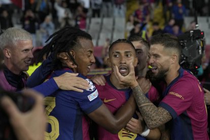 Rapinha marcó un triplete en la victoria de FC Barcelona ante Bayern Múnich.
