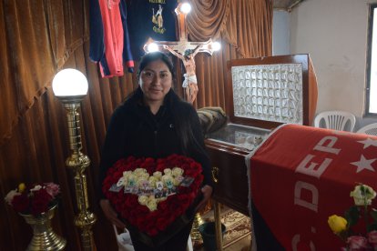 Un adorno floral hecho por la novia mostró el amor que se tenían.