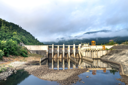 Referencial: las centrales hidroeléctricas de Ecuador no soportan la demanda de electricidad.
