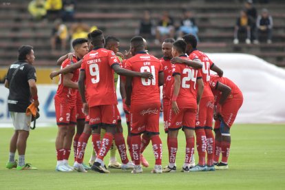 Los equipos ecuatorianos actualmente son organizaciones sin fines de lucro, en las que los socios son quienes toman las decisiones.