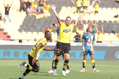 Janner Corozo ha marcado un doblete para Barcelona ante Delfín.