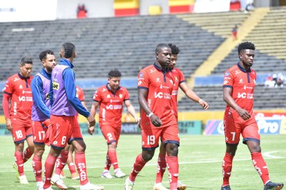 Jugadores de El Nacional luego del partido que perdieron ante Orense en la fecha 11 e Orense
