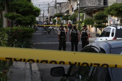 La Policía Nacional llegó al sitio para atender la emergencia.