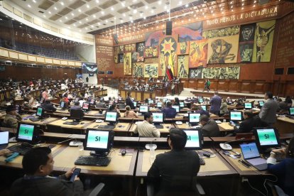 La Asamblea también pierde aprobación.
