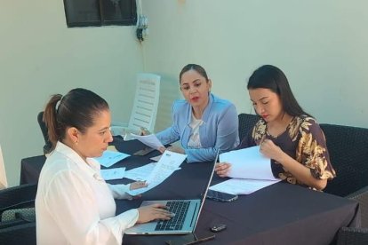 Las concejalas de Manta Estefanía Macías, Ingrid Bowen y Diana Flores.