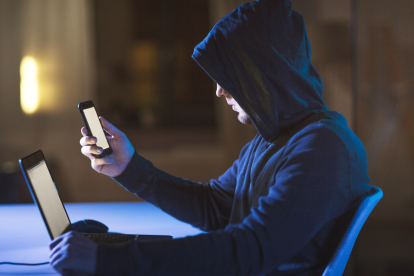 Ciberdelincuentes se aprovechan de aplicaciones como WhatsApp para espiar y estafar.