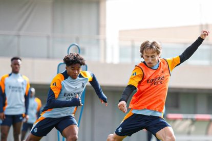 Los jugadores del Real Madrid entrenaron con normalidad, pese a que fueron notificados de la cancelación del partido que tenían previsto con el Valencia.