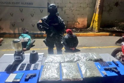 La Policía Nacional del Ecuador informó de la aprehensión de 17 presuntos miembros de Los Lobos.