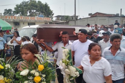 Durante el funeral de Franklin Franco Luna hubo conmoción entre deudos.

ag - periodista
ag - granasa
