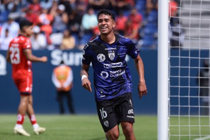 El festejo de Kendry Páez, autor del segundo gol de los rayados ante los puros criollos.