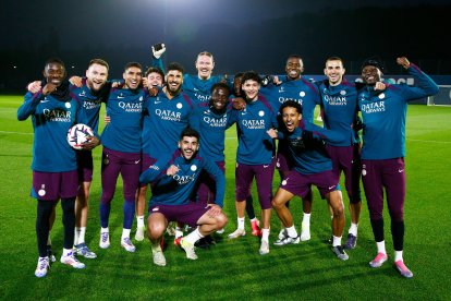 El plantel de París Saint-Germain en la práctica previo al duelo de la cuarta fecha de Champions League