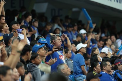 Hinchas de Emelec reprochan el accionar del equipo en el estadio George Capwell