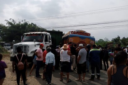 Hubo conmoción por accidente en la vía Chone-Flavio Alfaro.