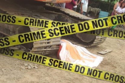 El hombre quedó malherido cerca de la maquinaria. Luego perdió la vida.