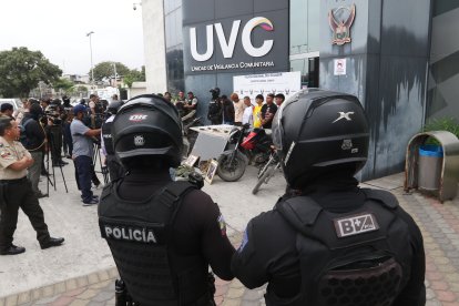 Los detenidos fueron aprehendidos en 30 allanamientos. Entre las evidencias hay armas, drogas, aves silvestres y una disecada.