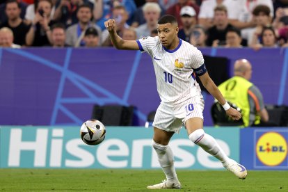 Munich (Germany), 09/07/2024.- Kylian Mbappe of France in action during the UEFA EURO 2024 semi-finals soccer match between Spain and France in Munich, Germany, 09 July 2024. (Francia, Alemania, España) EFE/EPA/RONALD WITTEK