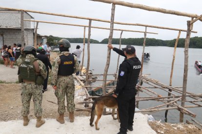 En el operativo participaron policías y personal de las Fuerzas Armadas.