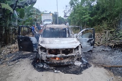 El vehículo se encontró incinerado la mañana de este 8 de noviembre.
