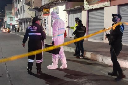 Medicina legal llegó al sitio para levantar un cadáver.