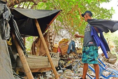 Un ciudadano que conoció a la víctima contó que ella tenía aproximadamente un año acudiendo al solar abandonado, a dormir y consumir.
