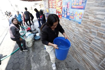 Las personas se levantaron sorprendidas por la falta de servicios.