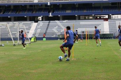 Los jugadores entrenan en el Capwell donde enfrentarán a Bolivia.