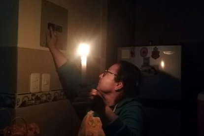 Los cortes de luz serán más prolongados, aumentando la crisis en los ecuatorianos.