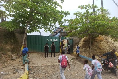 Una falsa alerta de bomba causó pánico en escuela de Muisne.