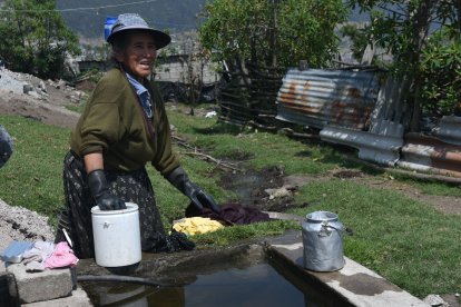Algunos se han buscado maneras de suplir la falta de agua en sus domicilios.