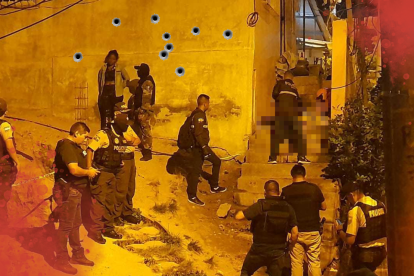 En una escalinata quedó una de las víctimas de los últimos ataques en Tripa de Pollo.