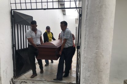 El cabo de marina fue asesinado en medio de un asalto.