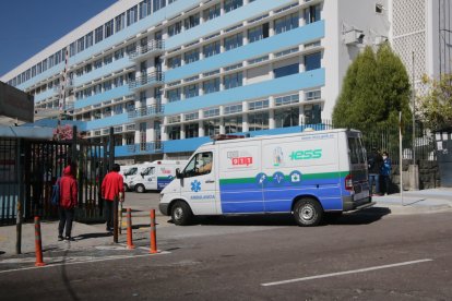 Los presuntos afectados en este caso habrían sido llevados al hospital del IESS Carlos Andrade Marín, en el centro de Quito. (Imagen referencial de archivo)