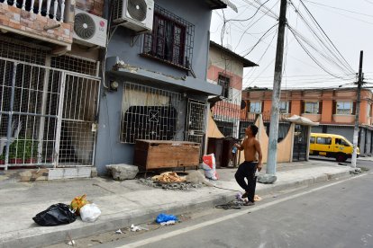 Una vivienda quedó dañada luego del atentado con explosivos de la madrugada del jueves.
